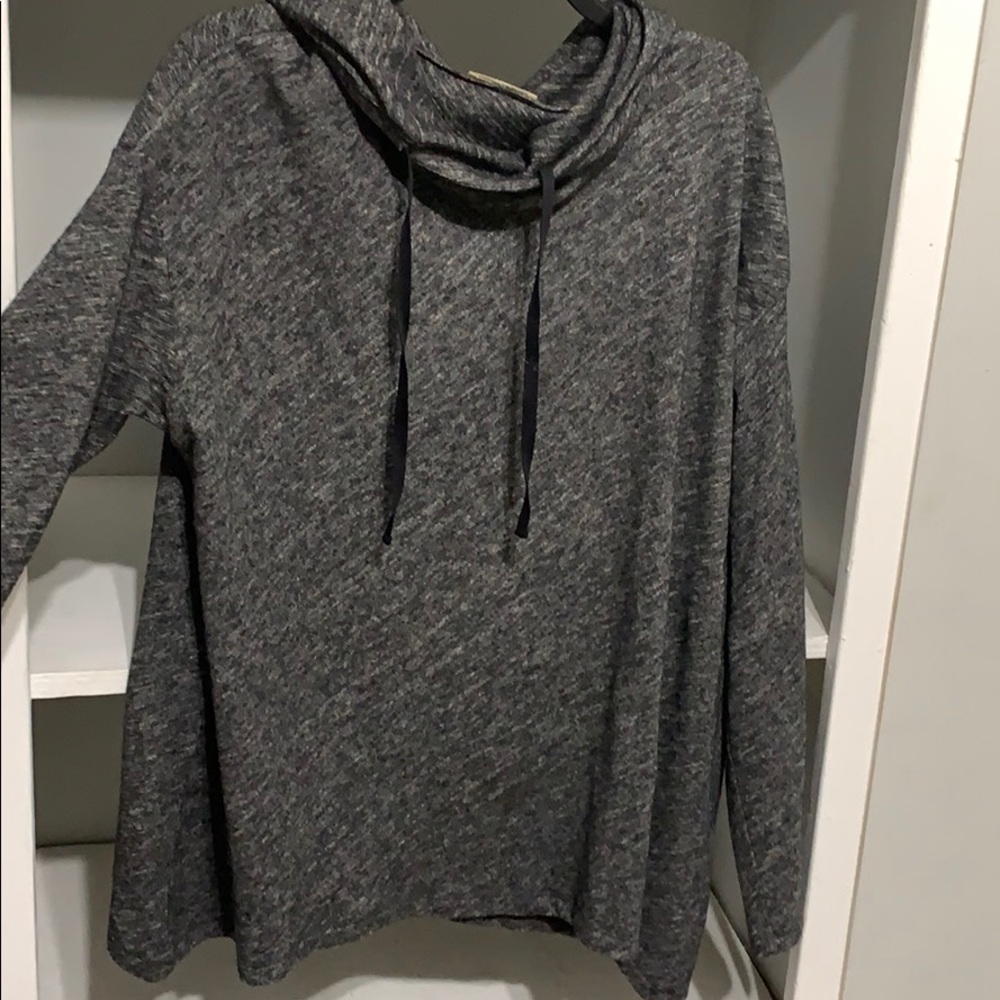 Women’s pull over/sweatshirt